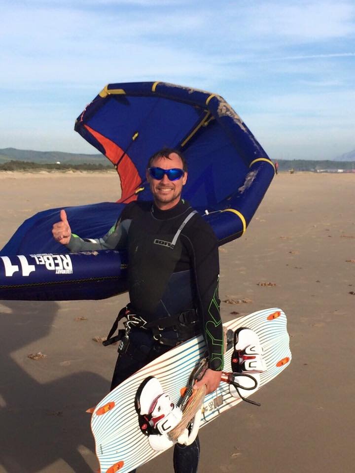 Glogglz on kitesurfer